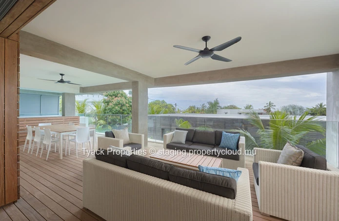 Apartment with Exceptional Lagoon Access