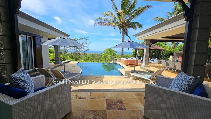 Luxury 5-bed sea view villa 