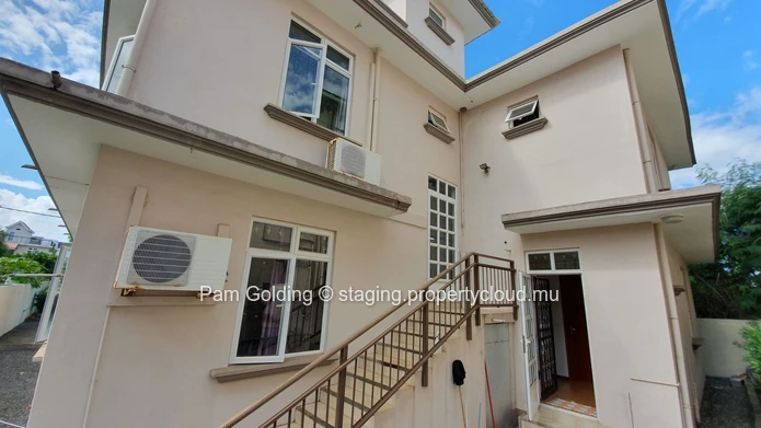 Spacious house close to the beach