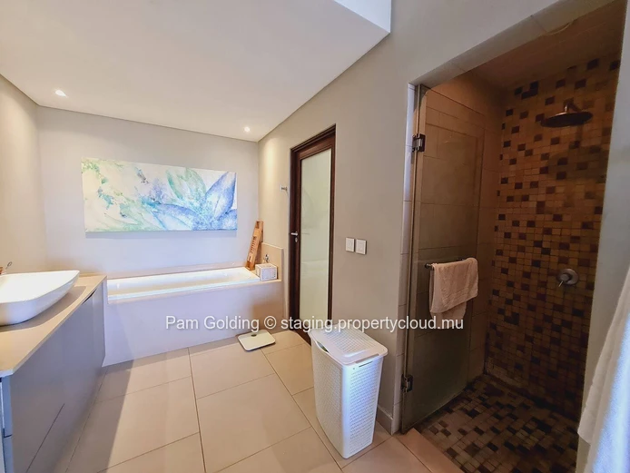 Spacious 3-Bedroom Penthouse with Private Pool – Steps from the Beach, Fully Furnished