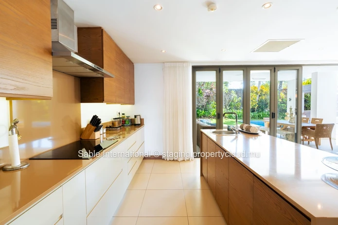 Villa PDS à vendre à Péreybère, 416m², 3 chambres, piscine privée, Vue mer, Proche Golf, Meublé.