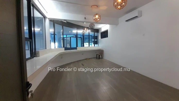 Commercial space for rent in Rose-Hill - Ideally located