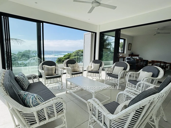 Poste Lafayette - Beautiful 3-bedroom en-suite beachfront apartment