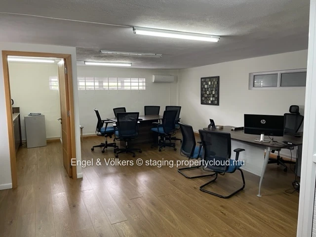 For Sale: Commercial Building in Bambou