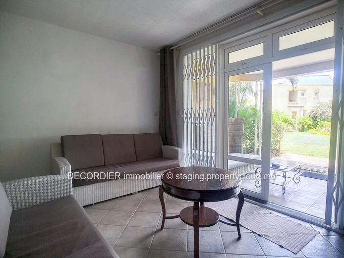 Ground floor apartment located in a waterfront residence