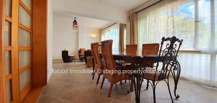A VENDRE - magnifique appartement au rez-de-chaussée de 185 m2 meublé et équipé se situe à quelques minutes du centre...