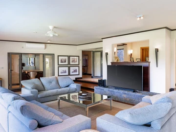 6 Bedroom Villa