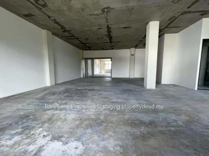 Espace de bureau moderne dans un complexe commercial récemment construit à Moka