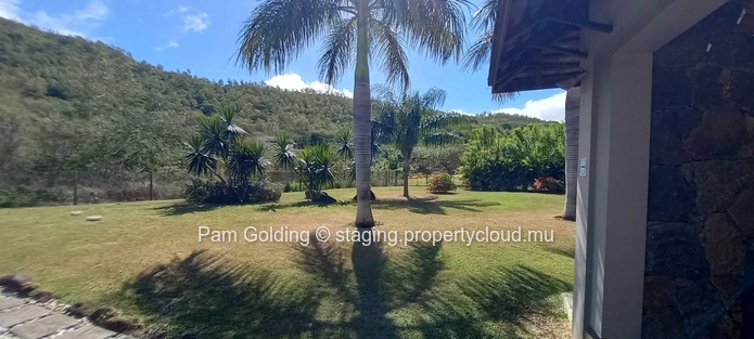  Tranquil 3-Bedroom Retreat with Mountain Views and Private Pool Near Black River Gorges