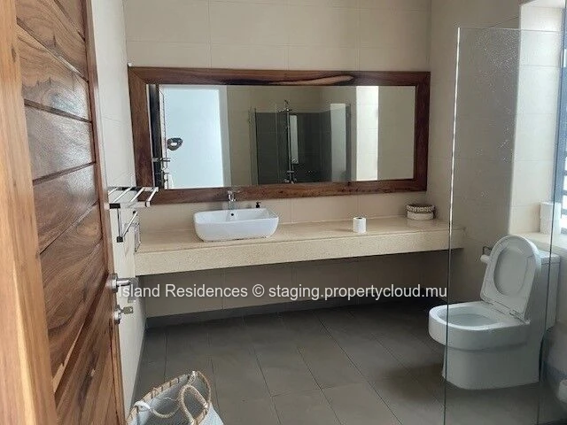 single storey house with 3 bedrooms, pool and parking in a secured residence