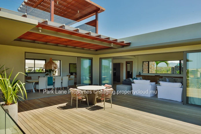 Villa à Anahita: Luxe Moderne avec Vue Imprenable sur le Rive Est