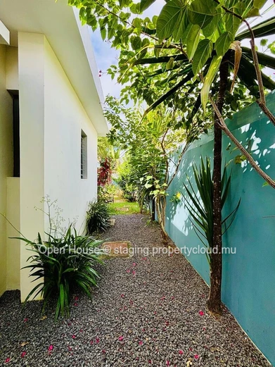 RES VILLA for sale in Grand Baie# Exclusive estate # 3 bedrooms, 2 en suite, private pool. Accessible to foreigners.