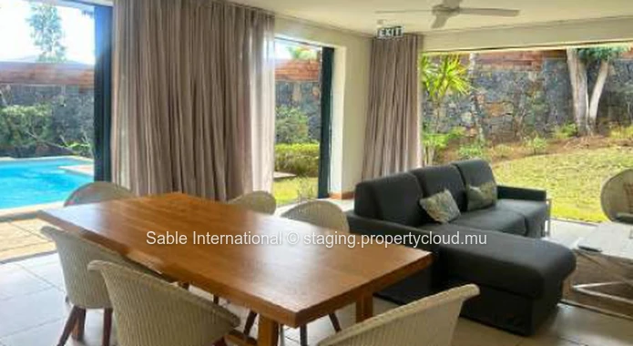 Villa PDS 181m², 3 chambres, piscine privée, proche bus et golf, meublée, climatisée, lumineuse.  à Rivière Noire.