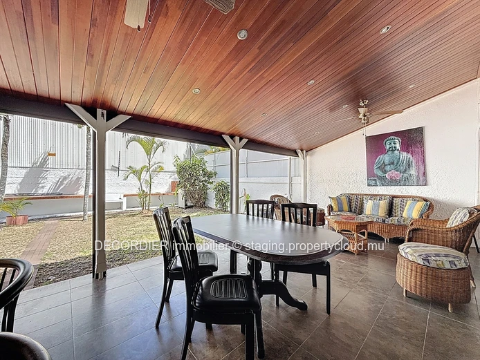 Elegant house in the heart of a sought-after, secure residential area