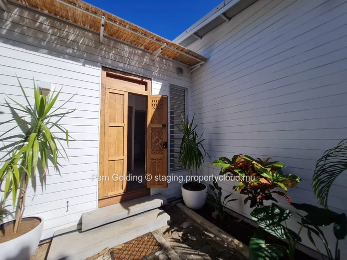 3 bedroom Beachfront Eco-Chic Coastal Haven with Breathtaking Sea Views – Tamarin