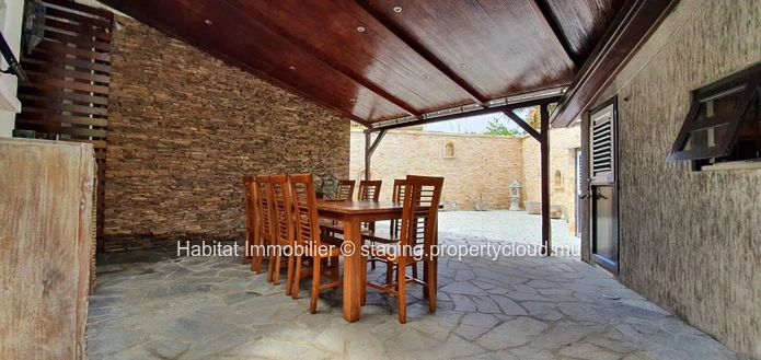 FOR SALE - Beautiful single storey villa of 475 m2 furnished and equipped with neat finishes on a land of 454 toises ...