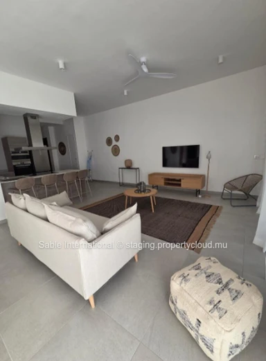 Luxury Penthouse with Pool Access in Péreybère! 2 Beds, Rooftop, Sea Access, Parking, AC. Close to Shops & Hospital.