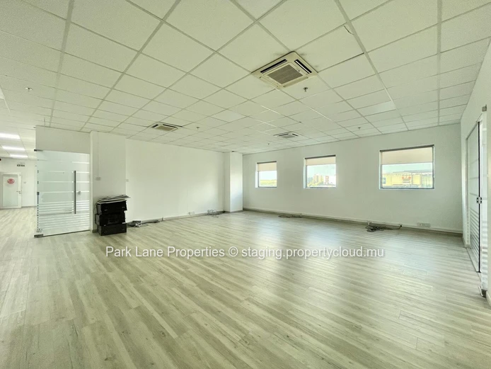 Modern 366 m² office space  in Ebene Cybercity – Prime business location