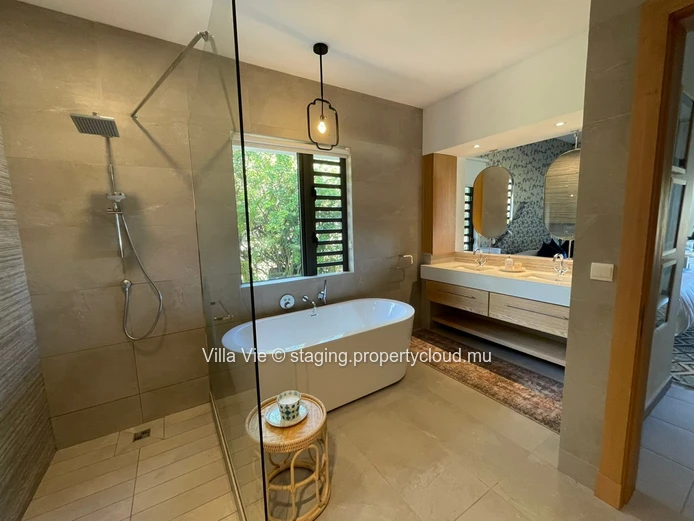 Péreybère - Sublime 3 bedroom ground floor, beachfront apartment with swimming pool (Sole Mandate)