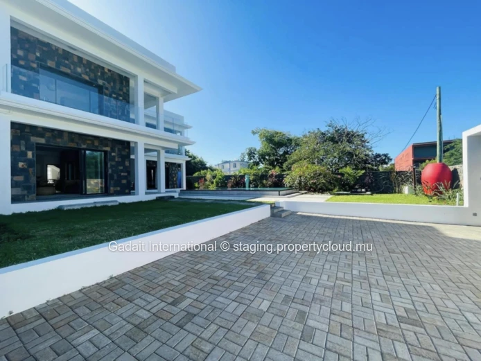 Villa d'Exception à Louer à Calodyne – L'Élégance Moderne au Cœur de la Sérénité Mauricienne