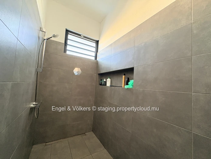 FOR RENT - Architect-designed house in Flic en Flac