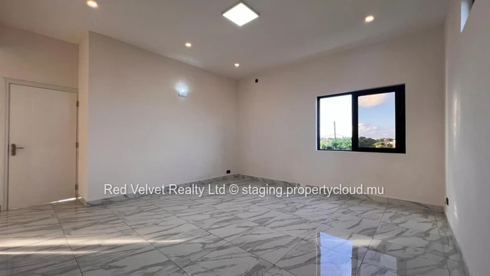 Villa à vendre à Grand Baie, 223m² habitables sur 359m², 4 chambres, nombreux services proches, Rs.