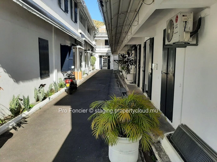 Ground floor office for rent in Port-Louis - Colonial-style (Sole Mandate)