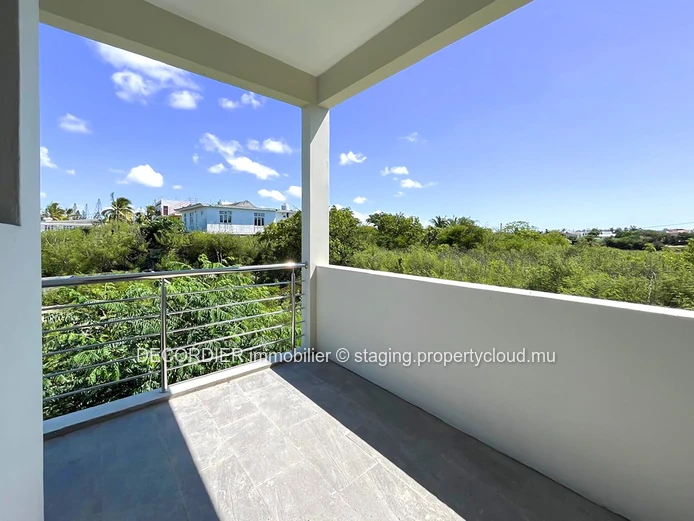 Elegant villa under construction with pool & garden