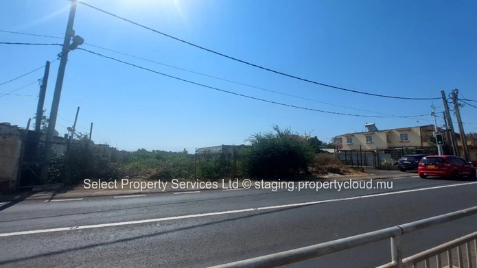 A vendre, Terrain Commercial sur la Route Royale de Bambous à Rs 17.9 M