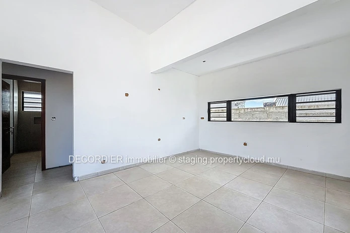Contemporary Single-Storey Villa with Swimming Pool