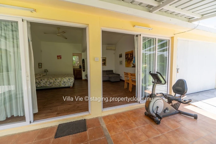 Péreybère - Charmante maison familiale avec studio et grand terrain tropical arboré