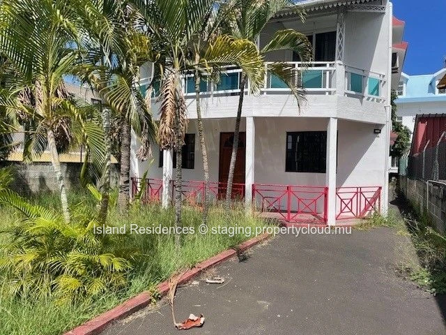 3 bedroom apartment in the heart of Trou aux Biches with parking
