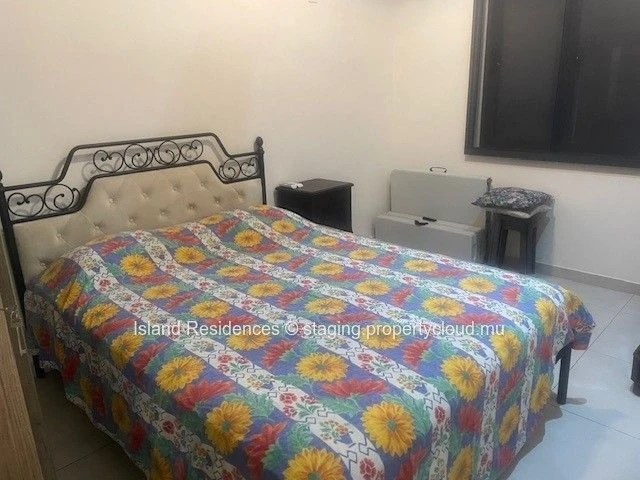 Single-story furnished house with 3 bedrooms, pool and parking