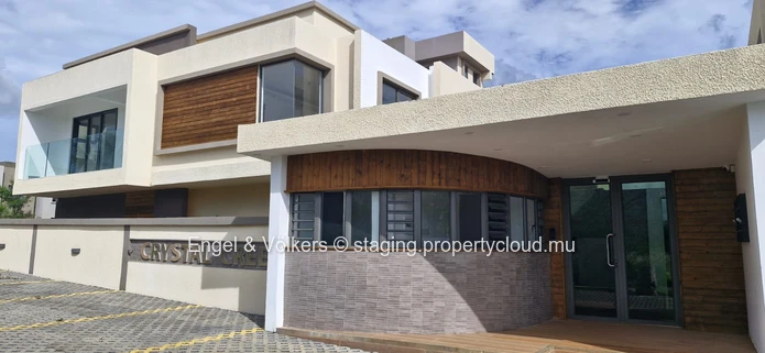 FOR RENT : 3 Bedroom apartment with rooftop in Flic en Flac