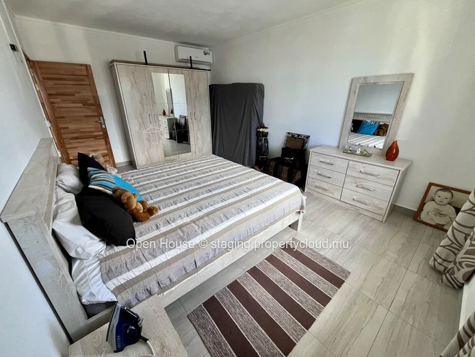 MAURITIAN VILLA in Grand Baie, 300m² living space, 353m² land, 3 bedrooms, office, garden, parking, close to schools,...
