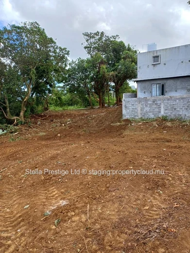Terrain résidentiel de premier choix à vendre à Gros Billot, dans la région de Rose Belle - 3,866m² - Rs