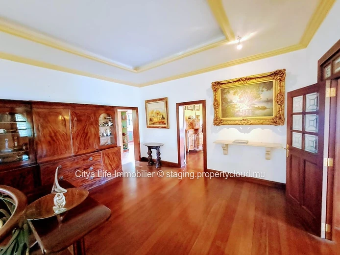 Deux Maisons à vendre à Floréal, d'une superficie totale de 1 146m² habitables, sur un terrain de 3 750m², 7 chambres...