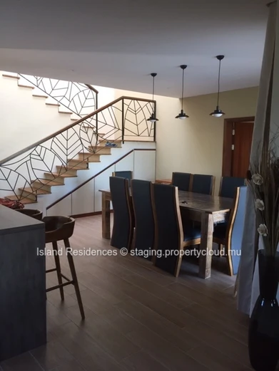 Villa meublée spacieuse avec 6 chambres, garage et piscine dans un morcellement sécurisé