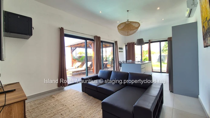 Grande Baie Chemin Vingt Pieds: 3-Bedroom House for Sale - Ideal for Families!