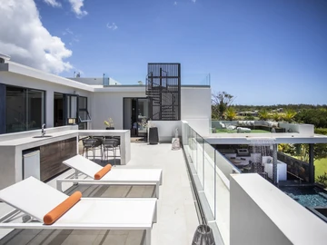 5 Bedroom Villa