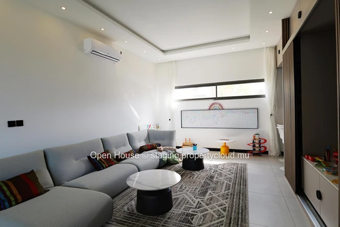 Villa PDS à vendre à Grand Baie, 492m² habitables, terrain 851m², 4 chambres, piscine privée, caractéristiques extéri...