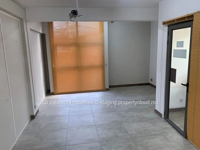 Office for rent five mins to bagatelle 