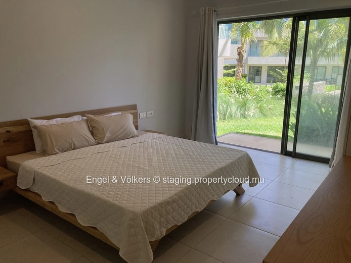 Exquisite Ground-Floor Apartment Steps from the Beach