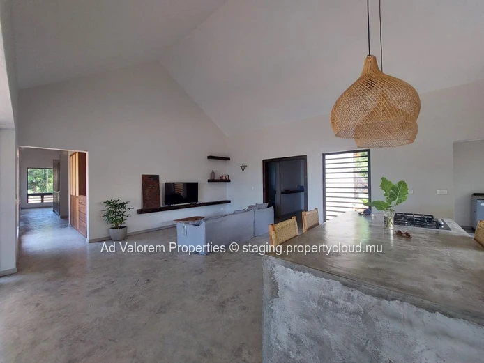 Spacious House for Rent in Constance – Large Plot, Pool & Lush Green Surroundings