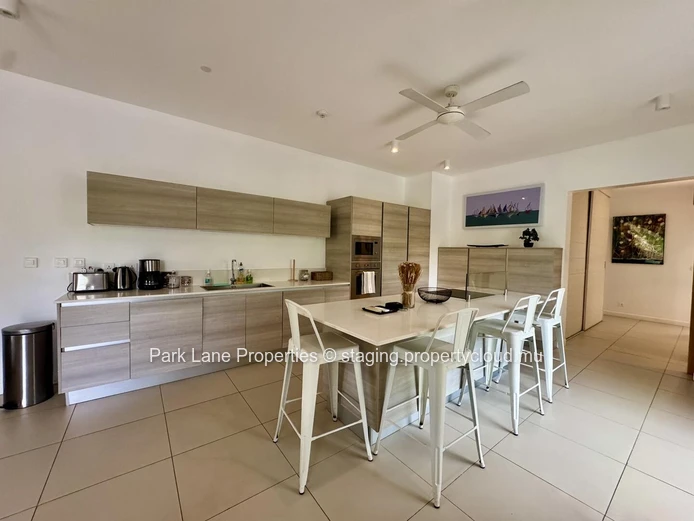 Cute waterfront apartment with view on Marina, between river and mountain.