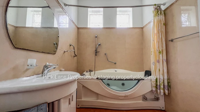 Rare opportunity in Floréal: High potential property on a large plot.
