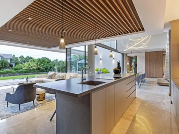 5 Bedroom Villa