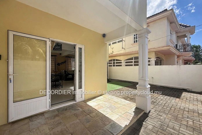 Maison en duplex à louer – Trou aux Biches