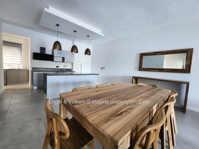 Spacious 3 bedroom apartment with communal pool