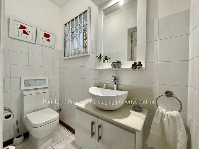 À vendre : Duplex avec piscine privée à Bain Boeuf